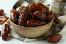 Помогает от паразитов и не только. Почему финики с древности едят утром натощак