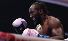 Назван победитель боя Теренс Кроуфорд — Флойд Мэйвезер