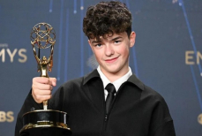 Триумф «Переходного возраста». Названы лауреаты премии «Эмми-2025»