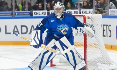 Голкипер «Барыса» впервые в карьере отметился результативной передачей. Видео