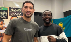 «Он должен реагировать, а не поздравлять Теренса с победой». Жанибеку Алимханулы дали план организации боя с Кроуфордом