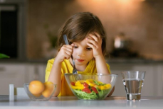 Назван минерал, дефицит которого задерживает развитие детей