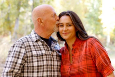 Супруга тяжелобольного Брюса Уиллиса нашла свой способ общения с ним