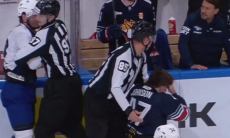 Алихан Асетов побил второго соперника на старте сезона КХЛ. Видео