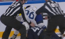 Матч «Барыса» обернулся дракой, разгромом и бенефисом Михайлиса в КХЛ