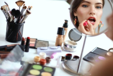 Опасная красота — чем макияж грозит здоровью
