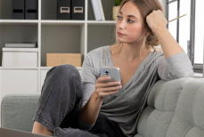 Названы знаки зодиака, которые никогда не отвечают на сообщения сразу