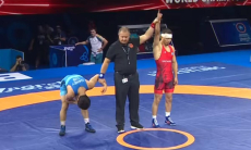 Видео исторической победы Айдоса Султангали с разгромом узбекистанца в финале ЧМ-2025