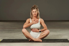 Названы топ-5 упражнений для исправления осанки дома