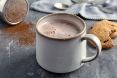 Людям старше 65 лет нужен этот «напиток из детства» — и притом каждый день