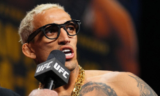 «Это просто позор». Звезда UFC возмутился после отказа уроженца Казахстана 