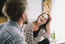 Смех продлевает жизнь — простой жест запускает клеточный щит организма