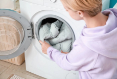 Как вернуть пуховику объём после стирки — простые способы