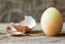 Почему нужно замораживать сырые яйца