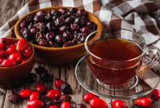 Эту ошибку при заваривании шиповника допускают слишком часто — ягода лишается пользы