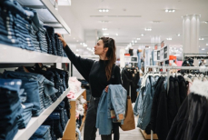 Блогер поделилась необычным способом выбрать идеальный размер джинсов без примерки