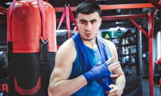 Баходир Джалолов вышел на ринг с экс-чемпионом WBC и WBA