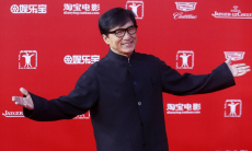 Джеки Чан в чапане взорвал соцсети — раскрыты подробности его приезда в Алматы