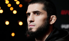 Чемпион UFC поставил на поражение Ислама Махачева в бою за титул