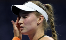 Елена Рыбакина столкнулась с проблемами на старте крупного турнира в Китае