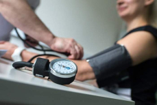 Врач назвал опасную привычку во время солнечных бурь