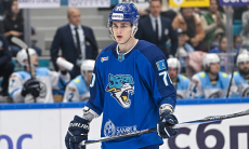 «Честно говоря, я в шоке». Молодой нападающий «Барыса» поделился впечатлениями после дубля в КХЛ