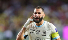 Карим Бензема нагрубил фанатке. Видео