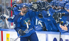 «Тренеры называют меня „джуниор“». Иэн Маккошен о своей маске и победной шайбе за «Барыс»