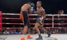 Главный бой вечера бокса в США завершился тяжелым нокаутом. Видео