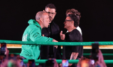 Легенду UFC нокаутировали в массовой драке после боя. Видео