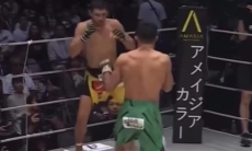 Российского бойца нокаутировали за 33 секунды в титульном поединке известной лиги. Видео