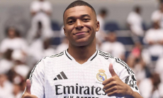 «Салам алейкум, брат! Красавчик, брат». Как звезд «Реала» встретили в Казахстане. Видео