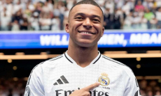 Мбаппе осчастливил казахстанца в Алматы перед матчем с «Кайратом». Видео