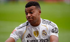 «Остановитесь, не позорьте страну!». Казахстанцы обсуждают «охоту» на футболистов «Реала» в Алматы