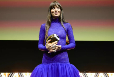 Дакота Джонсон покорила Цюрихский кинофестиваль эффектным «голым платьем»