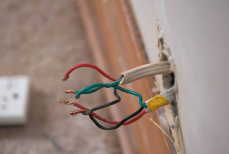 Никогда не используйте этот способ соединения проводов в квартире