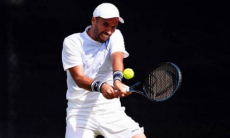 Разгромом с «баранкой» обернулся матч казахстанского теннисиста во Франции