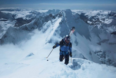 Альпинист из Польши рассказал о спуске с Эвереста на лыжах и без кислорода