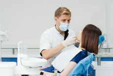 Стоматолог назвал симптом во рту, который может быть первым «звоночком» болезней сердца