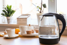 Новое средство против накипи — очищает чайник в десять раз быстрее соды и лимонной кислоты