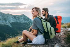 Без больших зарплат и серьёзных накоплений. Зумеры нашли способ путешествовать бесплатно