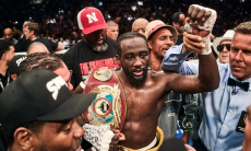 Алимханулы может «помочь» Кроуфорду превзойти Мухаммеда Али