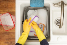 Как легко отмыть пластиковые контейнеры