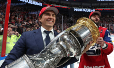 Воспитанник казахстанского хоккея получит чемпионский перстень