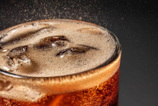 Врачи бьют тревогу — сладкие и диетические напитки губят печень