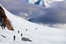 На Эвересте спасли несколько сотен туристов