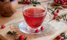 Укрепит иммунитет, но есть противопоказания. Кому с осторожностью нужно употреблять клюквенный морс