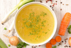 Бульон будет неописуемо ароматным и вкусным — запомните этот трюк с лавровым листом