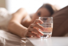 Как научиться пить воду каждый день и забыть о сухости кожи
