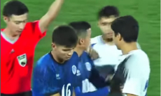 В Узбекистане отреагировали на «шапалак» в футбольном матче с Казахстаном. Видео